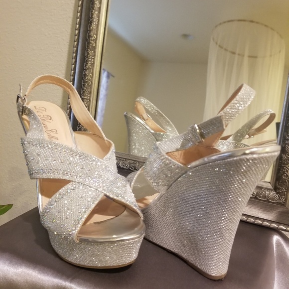 Shoes - Picture 3 of 4